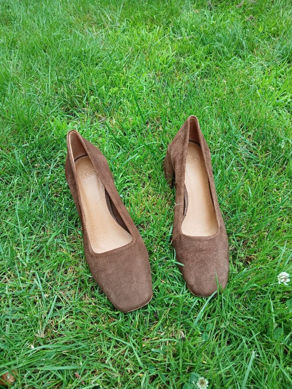 LOQ Villa Suede Block Heel Pumps
